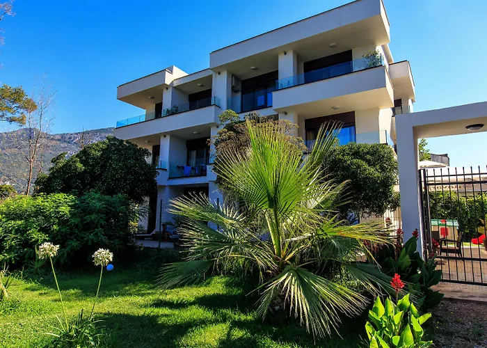 Apartments Kuce Lekovica Beach & Snack Bar- Bistro